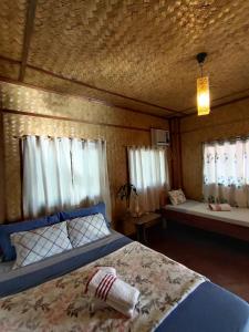A bed or beds in a room at Purple Homestay