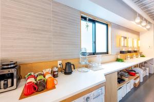 Kuchyň nebo kuchyňský kout v ubytování plat hostel keikyu asakusa station