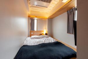 Postel nebo postele na pokoji v ubytování plat hostel keikyu asakusa station