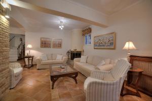 Posedenie v ubytovaní Lagonisi Villa VIP
