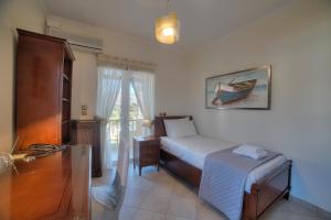 Posteľ alebo postele v izbe v ubytovaní Lagonisi Villa VIP