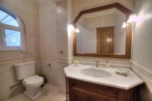 Kúpeľňa v ubytovaní Lagonisi Villa VIP + 37 fotografií