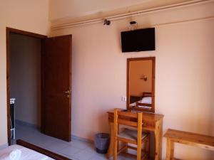 TV a/nebo společenská místnost v ubytování Hotel Sevilli + 37 fotografií