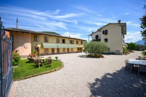 Budova, kde se farma nachází