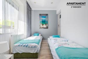 Llit o llits en una habitació de Nad-Morskie Apartamenty