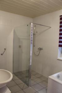 Et badeværelse på Ferienwohnung Michelle