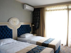 Un pat sau paturi într-o cameră la Hotel Dacia Sud