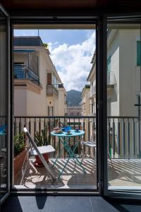 President Suite في ساليرنو: اطلاله بلكونه مع طاوله وكراسي