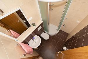 Kúpeľňa v ubytovaní Apartmani Vice + 37 fotografií
