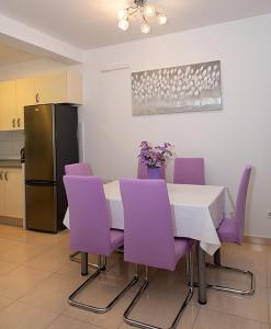 Kuchyňa alebo kuchynka v ubytovaní Apartmani Vice
