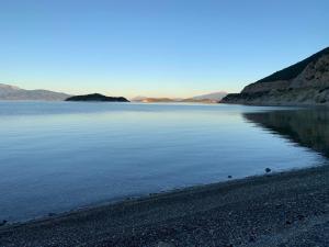 Afbeelding uit fotogalerij van Klovino beach house in Douviá