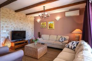 Χώρος καθιστικού στο Spacious holiday house - pool / jacuzzi / sauna / playground / 8+2