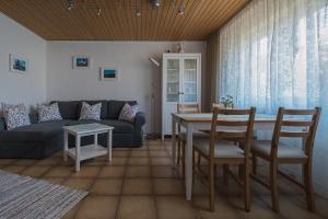 a living room with a couch and a table at Ina's Ferienwohnung in Fischbachtal