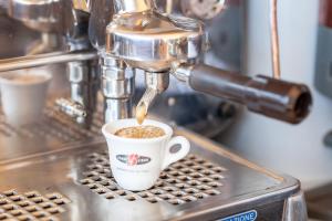 a coffee maker is making a cup of coffee at Hotel Everest in Bellaria-Igea Marina