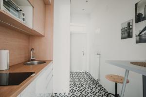 Kuchnia lub aneks kuchenny w obiekcie ZEUS Design Apartments Wasserwelt