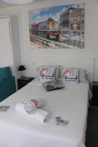 Uma cama ou camas num quarto em Aveiro Central - It´s ALL there - 2