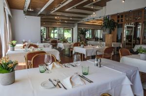 Hotel Restaurant Seegarten 레스토랑 또는 맛집