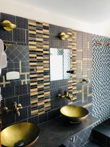 a bathroom with two sinks and a mirror at B&B Camelot in Palermo