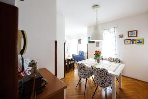 a kitchen and living room with a table and chairs at Giorgio - Fontana in Zadar