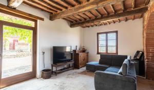 a living room with a couch and a television at Casolare Marconi in Panicale