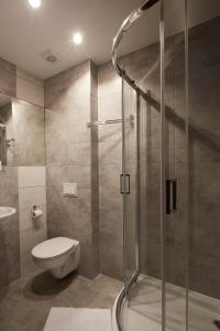 Bilik mandi di Hotel Porto