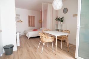 Ένα ή περισσότερα κρεβάτια σε δωμάτιο στο Appartement à Vienne +22 φωτογραφίες