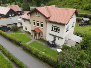 an aerial view of a house with a red roof at Ute`s Feriendomizil in Kurort Oybin