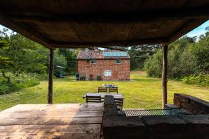 Gallery image of 1800s OFF THE GRID Experience at the Cottage in the woods in Walberswick