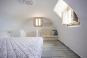 Letto o letti in una camera di TheArtemis Perissa