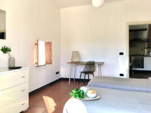 TV tai viihdekeskus majoituspaikassa La casa di Giulia Apartment with air conditioning, wifi and private parking