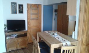 TV a/nebo společenská místnost v ubytování Ferienwohnung - Apartement - Hotel Klippitz Nordost