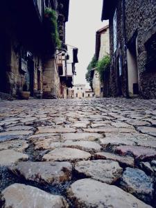 an empty cobblestone street in an old town at Hospedaje Octavio in Santillana del Mar