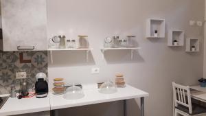 A kitchen or kitchenette at L'Opera dei Pupi B&b