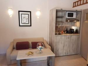 A kitchen or kitchenette at Arginonta Beach Apartments