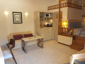 Кухня или мини-кухня в Arginonta Beach Apartments
