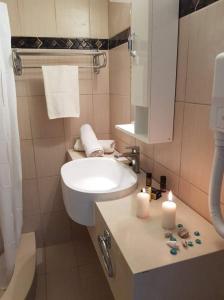 A bathroom at Arginonta Beach Apartments