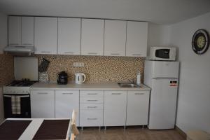 مطبخ أو مطبخ صغير في Casa DODÓ Vendégház
