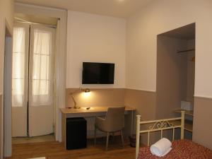 A television and/or entertainment centre at Il Gattopardo House