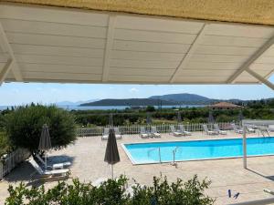 Bazén v ubytování Leonidas Resort nebo v jeho okolí