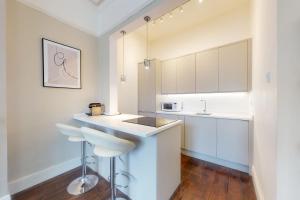 Nhà bếp/bếp nhỏ tại Super 1 Bedroom Flat in Hendon near Middlesex University with private parking