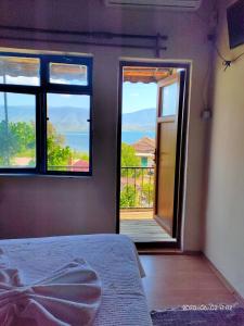 a bedroom with a bed and a view of the ocean at Selenes Pansiyon in Kapıkırı