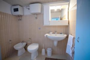 a small bathroom with a toilet and a sink at B&B Auliv in Mattinata