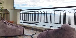Balkón nebo terasa v ubytování Asi Rooftop Hotel
