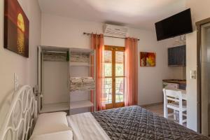 Ένα ή περισσότερα κρεβάτια σε δωμάτιο στο Lefkis apartments & studios