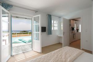 A bed or beds in a room at Phoenicia Naxos Még 37 kép