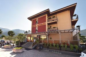 Gallery image of Hotel Angelini in Nago-Torbole