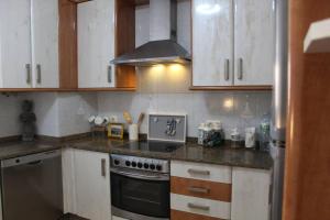Kuchyňa alebo kuchynka v ubytovaní Vivienda familiar en A Guarda