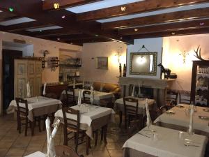 מסעדה או מקום אחר לאכול בו ב-Albergo Andromeda