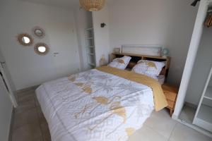 a bedroom with a large bed in a room at Le petit paradis de Valentin in Argelès-sur-Mer