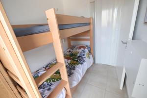 a bunk bed room with two bunk beds at Le petit paradis de Valentin in Argelès-sur-Mer